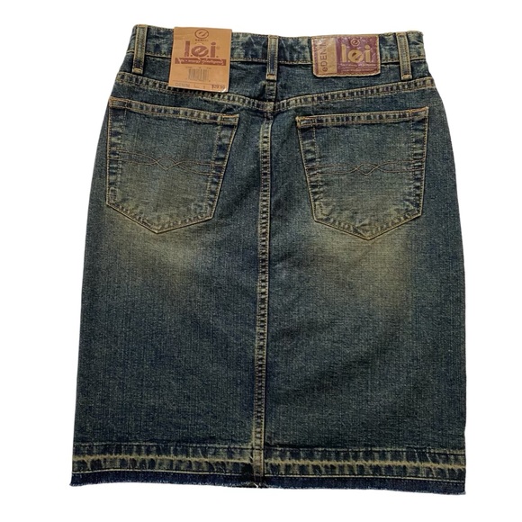 l.e.i. Denim pencil skirt juniors size 1 distressed look with raw hem - Picture 2 of 13